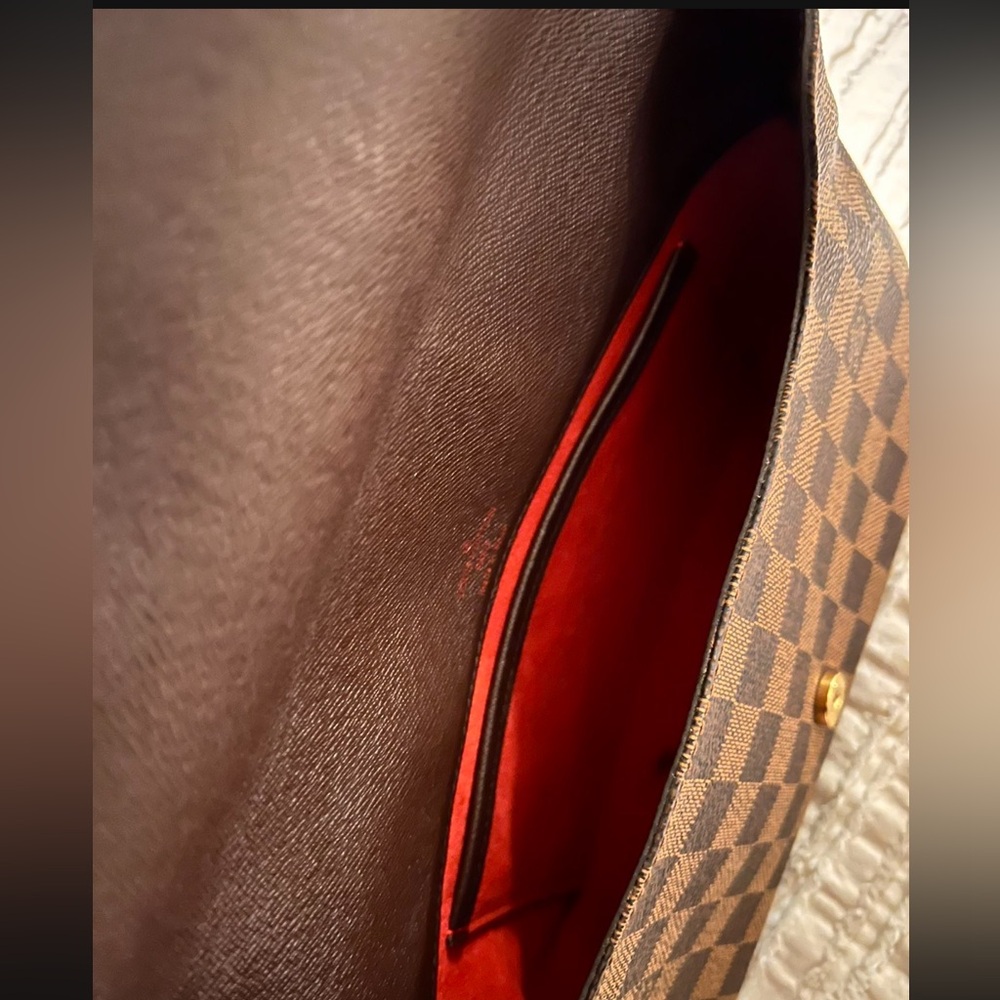 Louis Vuitton Musette Tango - Picture 10 of 11